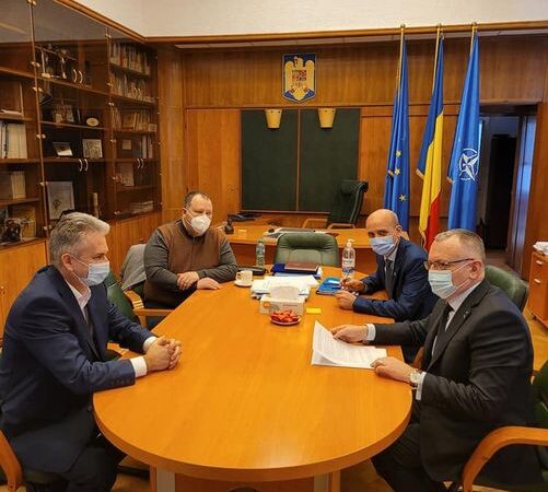 Senatorul Toma Petcu şi preşedintele CJ Giurgiu, Dumitru Beianu au avut o primă rundă de discuţii cu ministrul Educaţiei Sorin Cîmpeanu