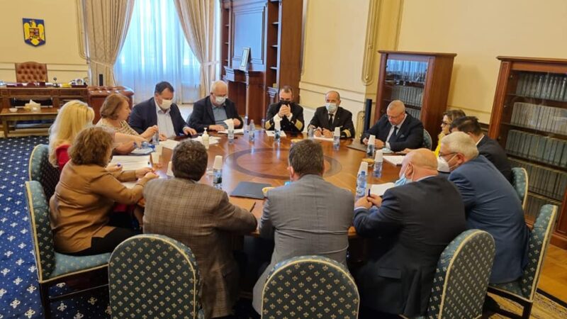 Președintele Comisiei pentru Transporturi și Infrastructură, senatorul Toma Petcu a avut două runde de discuţii cu reprezentanţi din domeniul naval cu privire la modificarea Ordonanței nr. 22/1999
