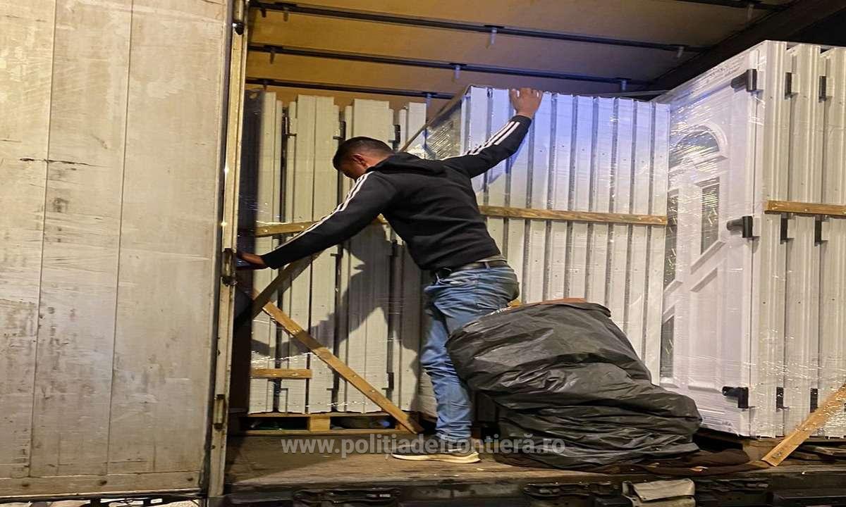 Cetățean sirian, ascuns într-un autocamion, depistat la P.T.F. Giurgiu