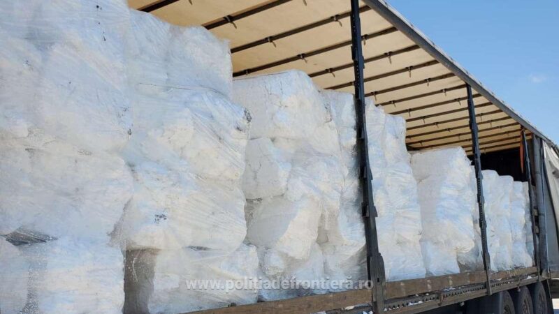 Peste 10 tone de deșeuri transportate ilegal din Bulgaria,  oprite la P. T. F. Giurgiu