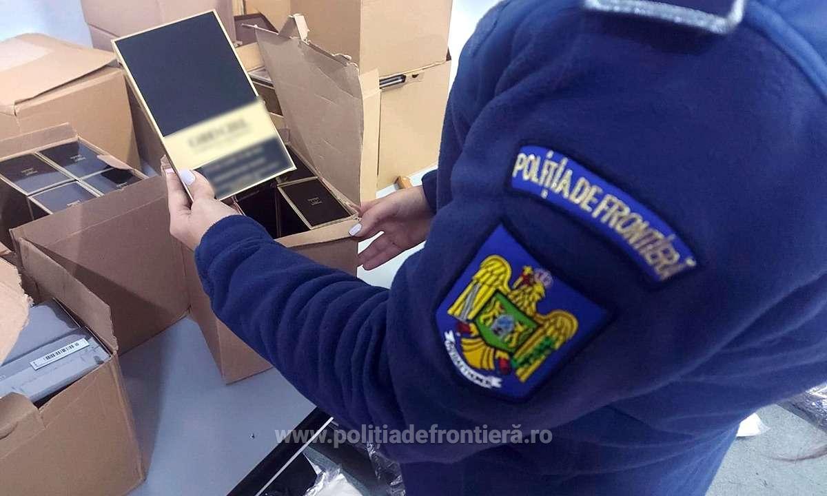 Sute de bunuri susceptibile a fi contrafăcute, achiziționate din Turcia, descoperite într-un autocar, la PTF Giurgiu
