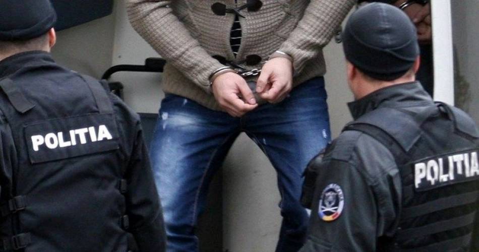 4 BĂRBAȚI ARESTAȚI PREVENTIV, IAR O FEMEIE SUB CONTROL JUDICIAR