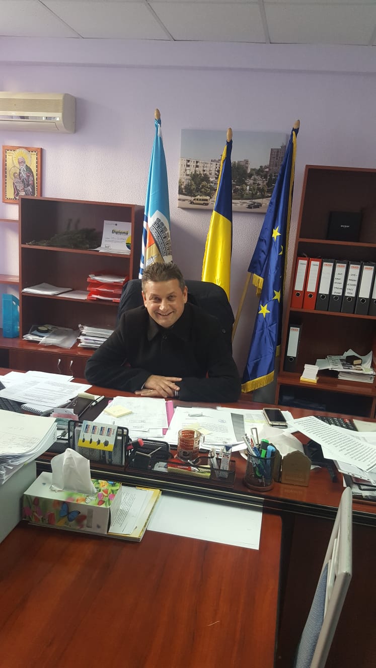 Încercările de a obţine o funcţie prin denigrarea altora este apanajul caracterelor mici