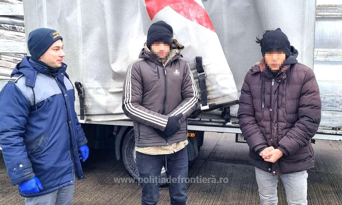 Doi cetățeni afgani, depistați ascunși într-un autocamion, la PTF Giurgiu