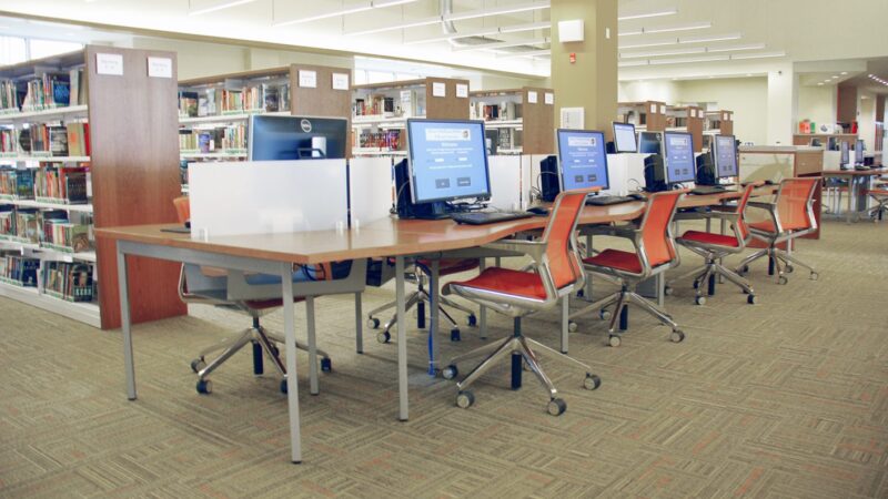 Peste 1000 de biblioteci vor deveni centre de formare a competenţelor digitale