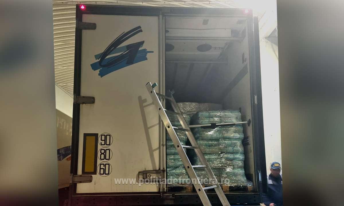 Șoferul unui camion în care polițiștii giurgiuveni au găsit țigări netimbrate de peste 3,5 milioane de lei, arestat preventiv