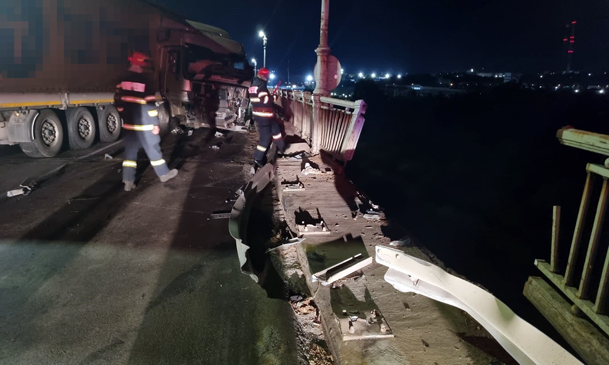 Traficul pe Podul Prieteniei din PTF Giurgiu a fost reluat pentru autoturisme, pe o singură arteră