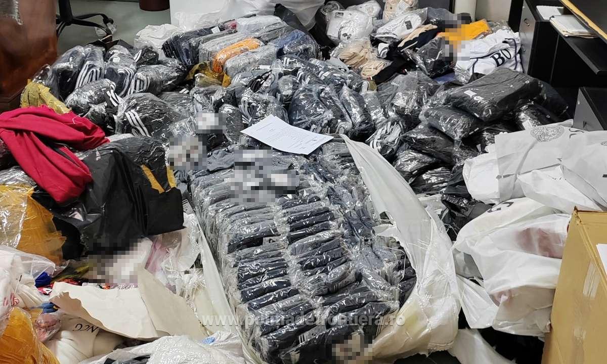 Peste 3.000 bunuri susceptibile a fi contrafcute, descoperite în acest sfârșit de săptămână în urma unor controale efectuate asupra unor autocare în PTF Giurgiu