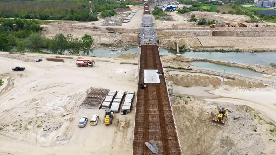 Lucrările pentru redeschiderea liniei de tren directe București-Giurgiu s-au efectuat în proporție de 75%, a spus Dan Motreanu