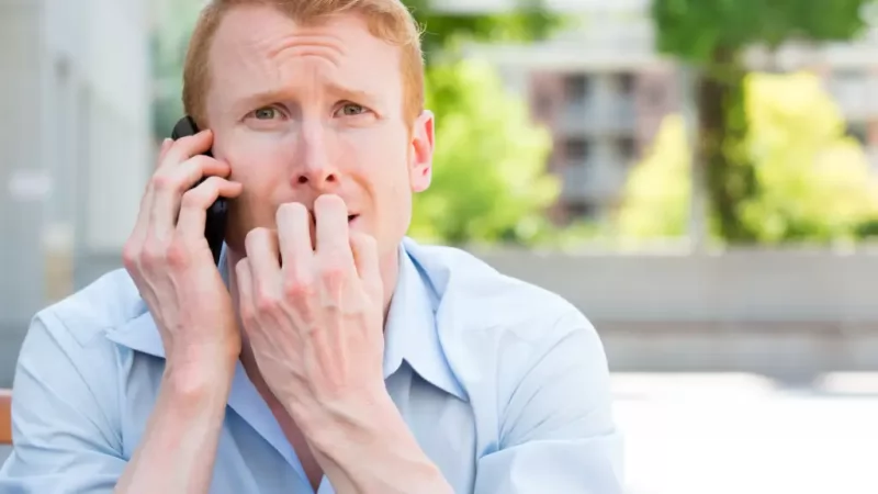 Nu răspunde la aceste numere de telefon! Escrocii se pot folosi chiar de vocile rudelor