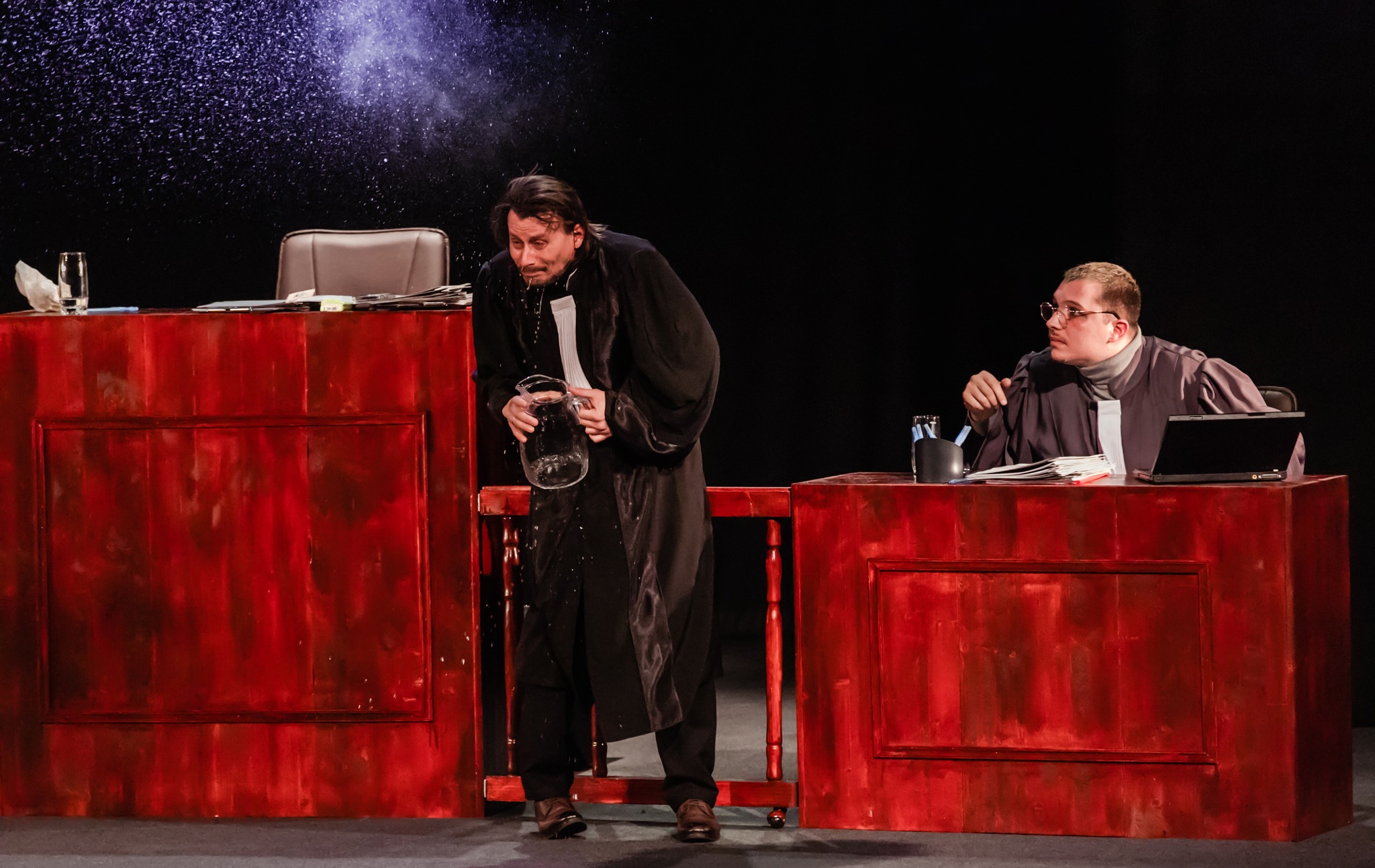 Sâmbătă, 11 noiembrie,  Teatrul Tudor Vianu prezintă  „Spectatorul condamnat la moarte”