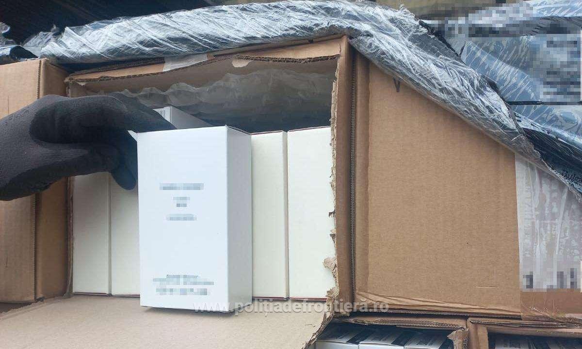 Peste 1.500 de parfumuri, descoperite în această dimineață în două autocamioane, în PTF Giurgiu