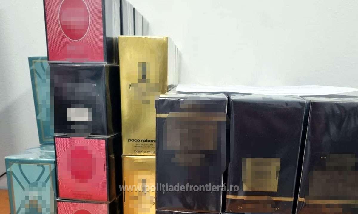Bunuri susceptibile a fi contrafăcute, în valoare de aproximativ 300.000 lei, descoperite într-un autocar, în PTF Giurgiu-Ruse