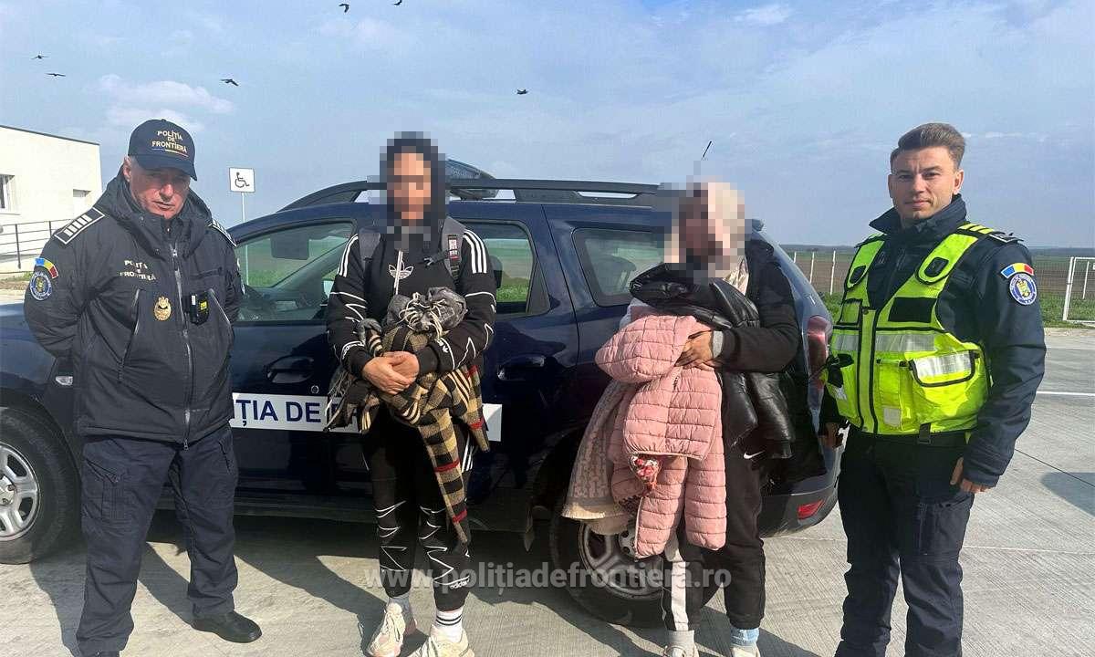 Doi cetățeni străini, depistaţi ascunşi într-un autocamion care transporta pomi fructiferi