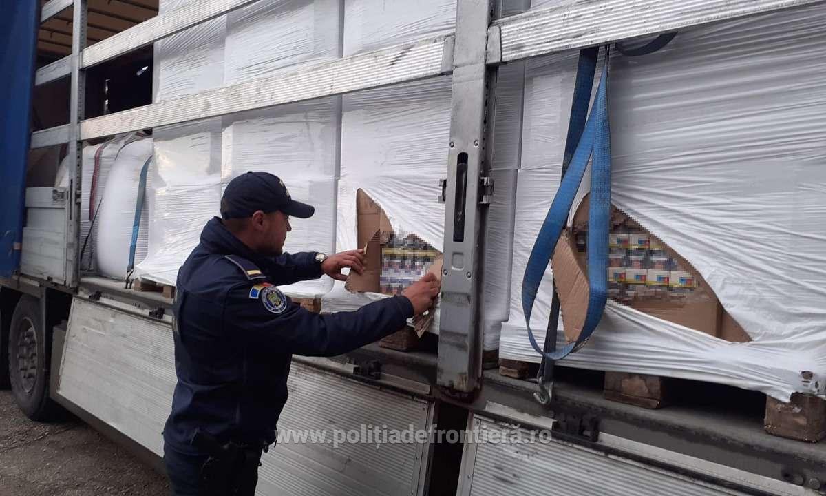 Un român a fost arestat după ce în camionul său au fost găsite 4 milioane de țigări de contrabandă. Valoarea capturii depășește 1,2 milioane de euro