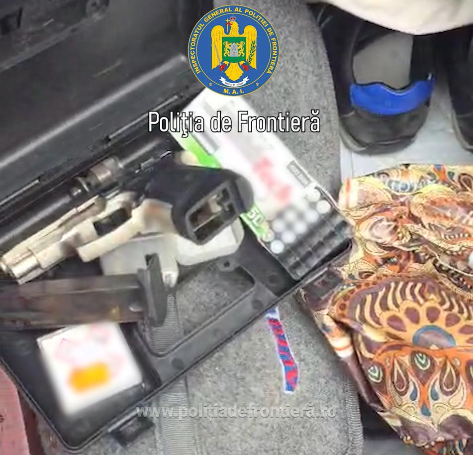 Pistol și muniție descoperite în urma unui control efectuat de polițiștii de frontieră giurgiuveni
