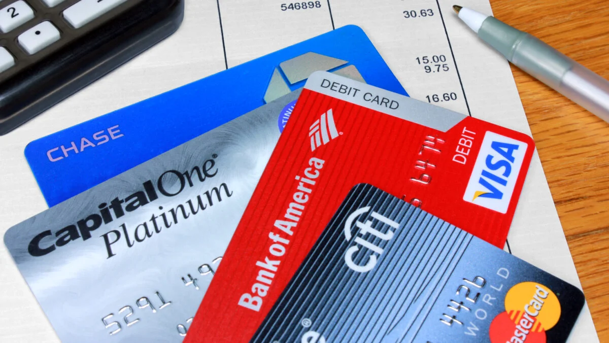 Cardul bancar devine obligatoriu în România! Nazare: Băncile vor fi obligate să le deschidă un cont bancar