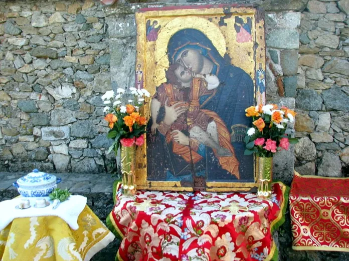 Sfânta Maria, mare sărbătoare a creştinătăţii. Tradiţii şi obiceiuri