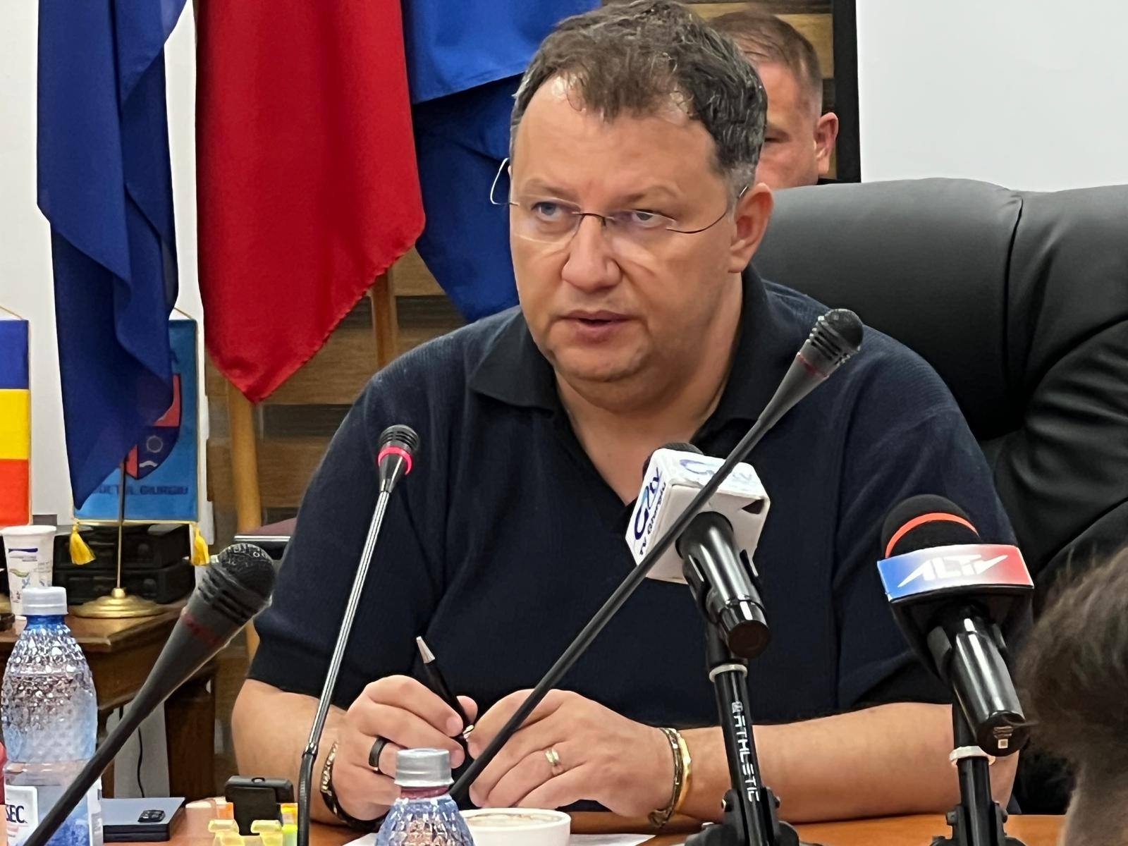 Preşedintele CJ Giurgiu, Toma Petcu, prezintă situaţia clară şi legală cu privire la achiziţionarea microbuzelor electrice repartizate unităţilor şcolare din judeţul Giurgiu