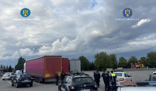 MIGRANȚI DEPISTAȚI ÎN INTERIORUL UNUI AUTOVEHICUL
