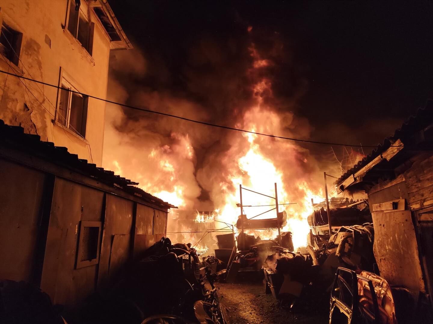 Incendiu violent, în localitatea Herăști