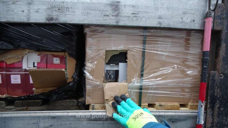 Un camion plin cu parfumuri contrafăcute, în valoare de aproximativ 13 milioane de lei, depistat de polițiștii de frontieră din cadrul ITPF Giurgiu